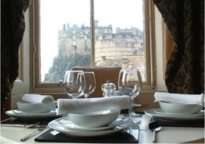 Отель The Castle Esplanade Residence  Эдинбург